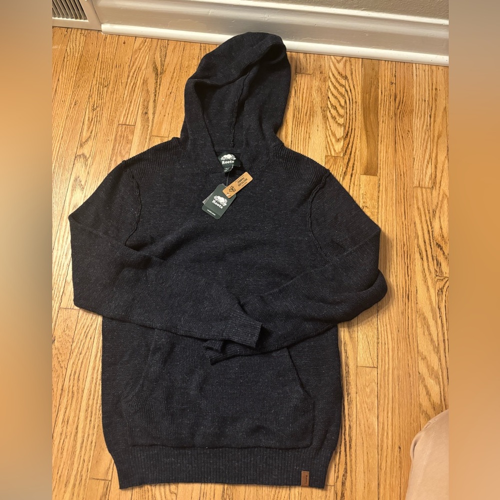NWT Men’s Roots Outdoor Sweater Hoodie size XS